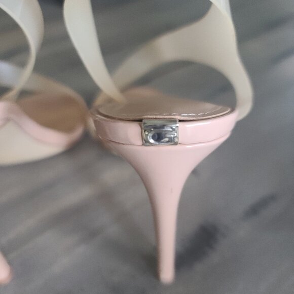 GUESS Womens 7 Beige Translucent Asymmetrical Round Toe Sling-back 4.5 Inch Heel - Picture 4 of 9